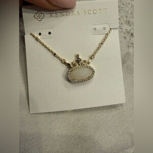 NWT Kendra Scott Gold Disney Princess Short Pendant Crown Necklace